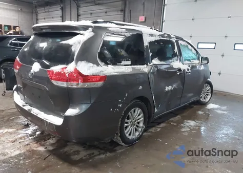 2013 Toyota Sienna Xle V6 8 Passenger z USA, uszkodzony, nr VIN 5TDYK3DCXDS375822